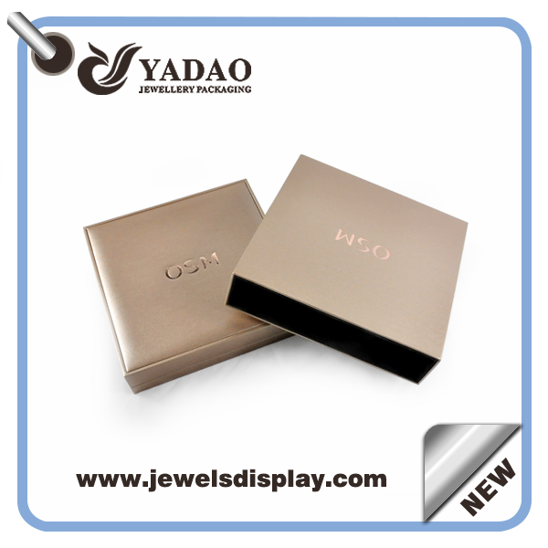 Haute boîte en plastique de bijoux en cuir de qualité avec votre logo de la Chine