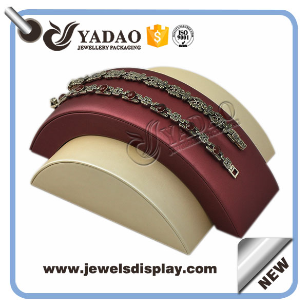 Vysoké množství kožené šperky přívěsek náhrdelník displej stojan vyrobený v Číně