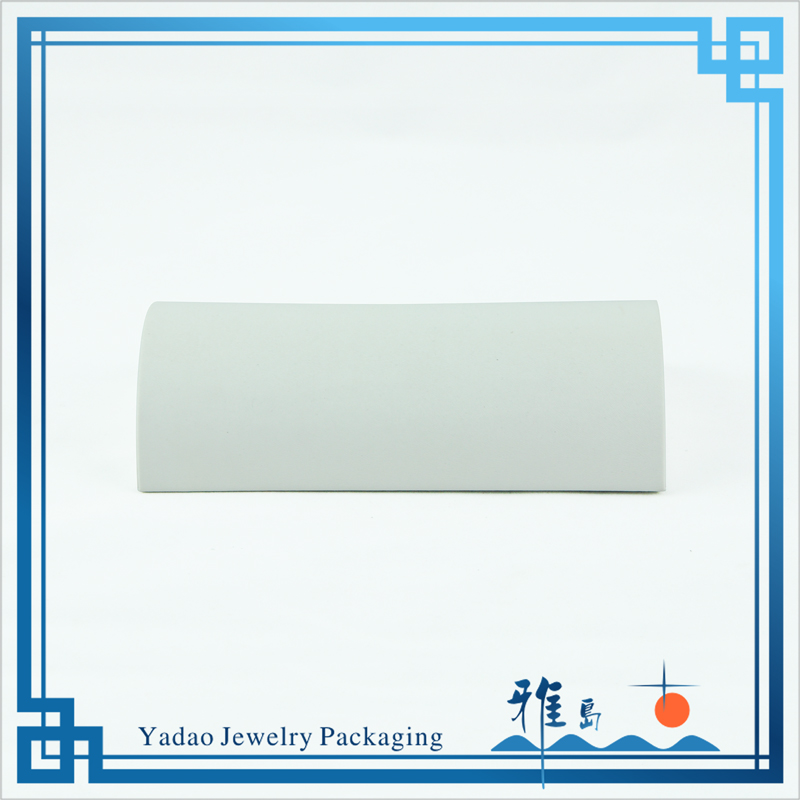 Hot prodej bílé PU kožený náramek displej rampa pro zobrazení náramek s vysokou kvalitou