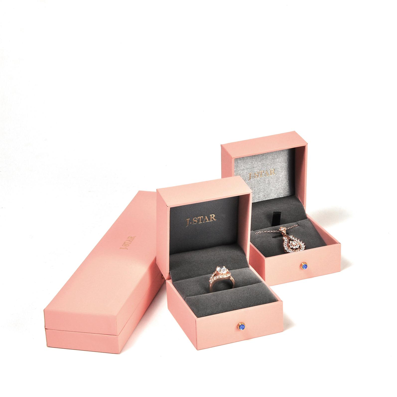 Set di scatole di gioielli in plastica personalizzati fatti a mano rosa blush moda hot-selling per anello, orecchini, bracciale, collana e pendente
