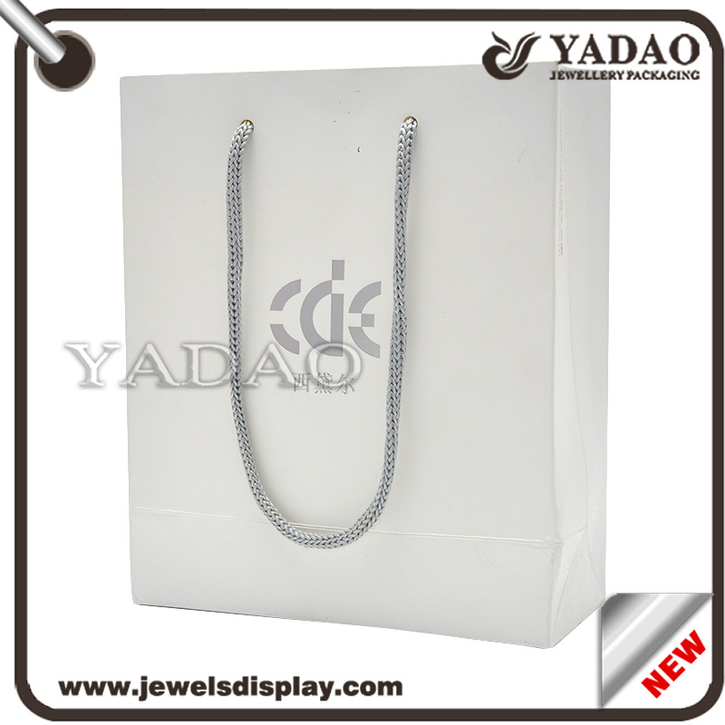 Vente chaude sac de bijoux de papier commercial avec cordon de serrage fabriqués en Chine