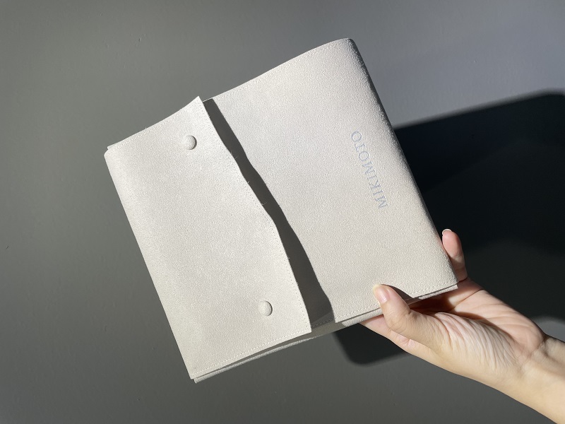 大きなネックレスパッケージングポーチバッグ用のアイボリーエレガントな白いマイクロファイバーボタンフラップデザイン