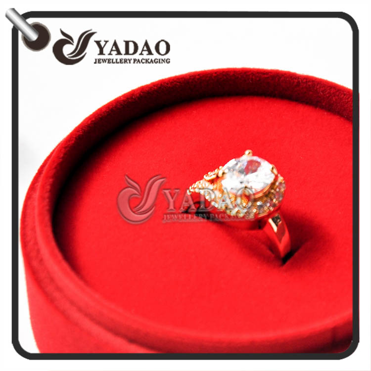 JCK caliente venta pequeña ronda Linda caja de anillo de terciopelo con personalizar el color y el inserto hecho por Yadao.