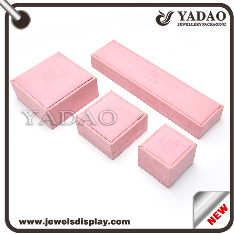 Cajas de joyería Joyería Productos de embalaje Fabricación de color rosa Embalaje Caja Pastic cubierto de terciopelo caja de regalo de la joyería caja de presentación Proveedor