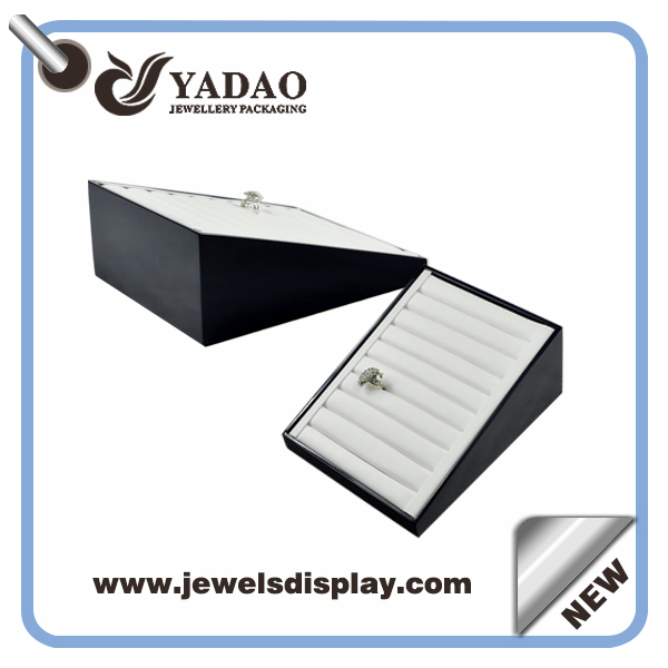 Leder-Schwarz-Weiß-Schmuck Ring Fach mit Ihrem Logo in China