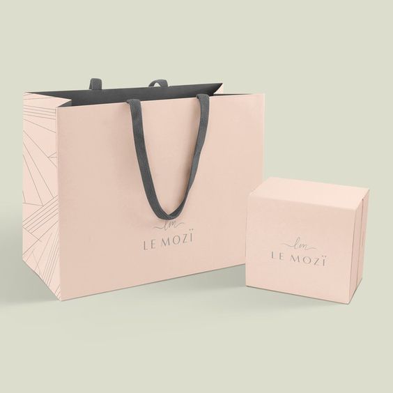 Saco de papel de luxo em papel personalizado com bolsa de remessa de logotipo com caixa de papel