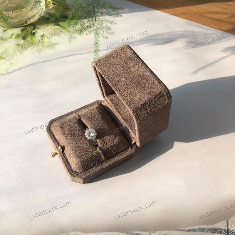 Boîte de bouton de bijoux en plastique recouvert de microfibre pour emballage de diamant de luxe
