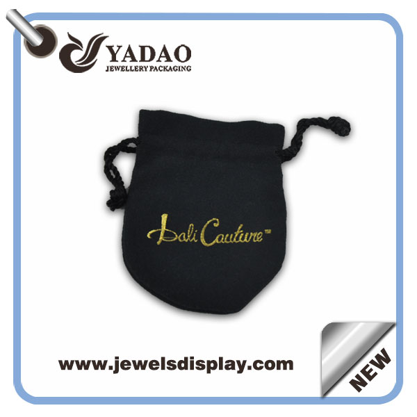金刻印ロゴと黒のコードと一番人気のある柔らかいスエードのジュエリーポーチバッグ