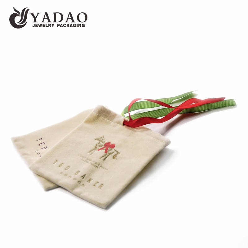 OEM/ODM borsa morbida in velluto regalo con coulisse e stampa logo adatto per il packaging regalo, candela o gioielli.