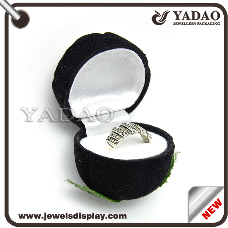OEM customized black velvet jewelry ring box