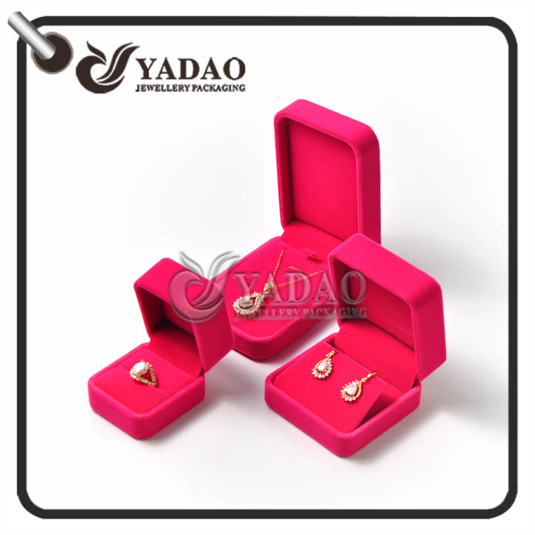 La caja de joyería plástica fijó para el anillo/el pendiente/el paquete del colgante/de la pulsera con la impresión libre de la insignia y el color modificado para requisitos particulares hechos en China