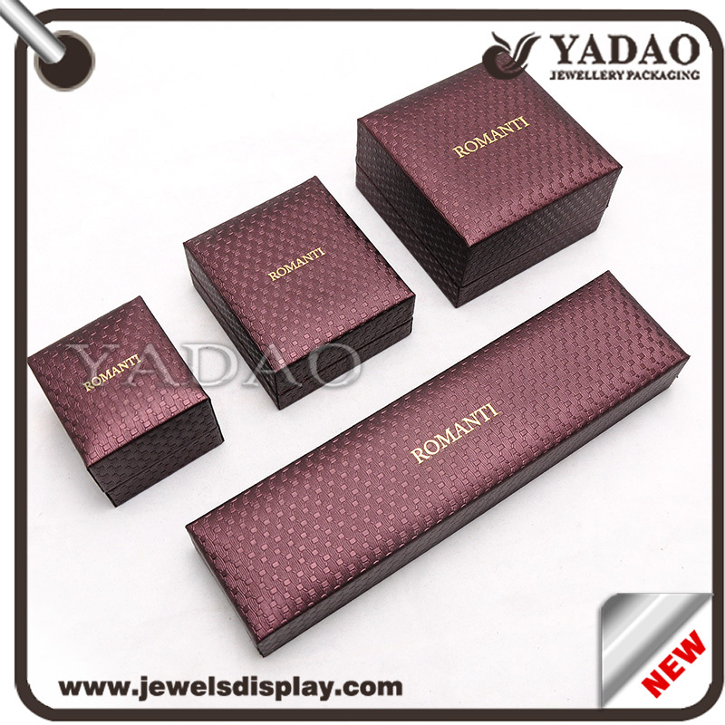 Caixa de exibição de jóias de plástico Popular personalizada com linhas bonitas óbvias