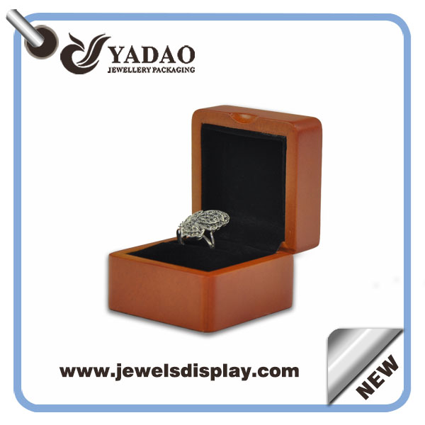 Regalo promocional y anillo de la joyería cajas de luz alta Lacados Madera Caja de Anillo y embalaje Joyería Productos Proveedor
