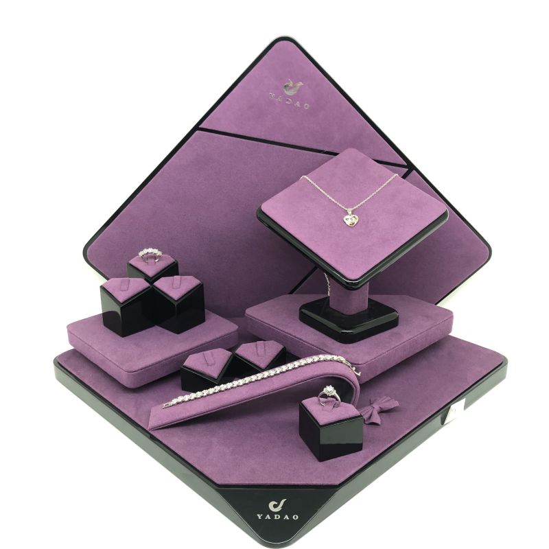 Display del banco dei gioielli in microfibra a forma di diamante a forma di monili a forma di diamante viola