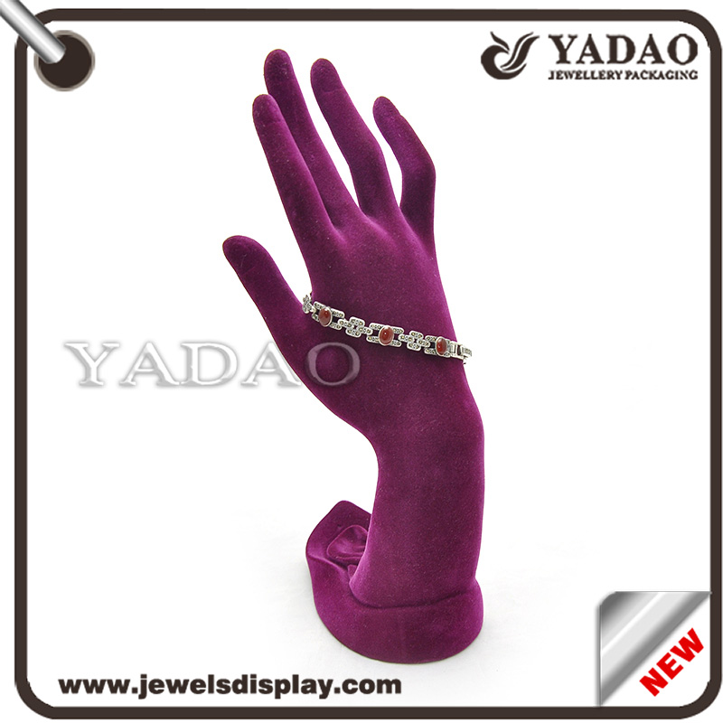 Púrpura de terciopelo mano visualización del anillo soporte del sostenedor bastidor fabricado en China