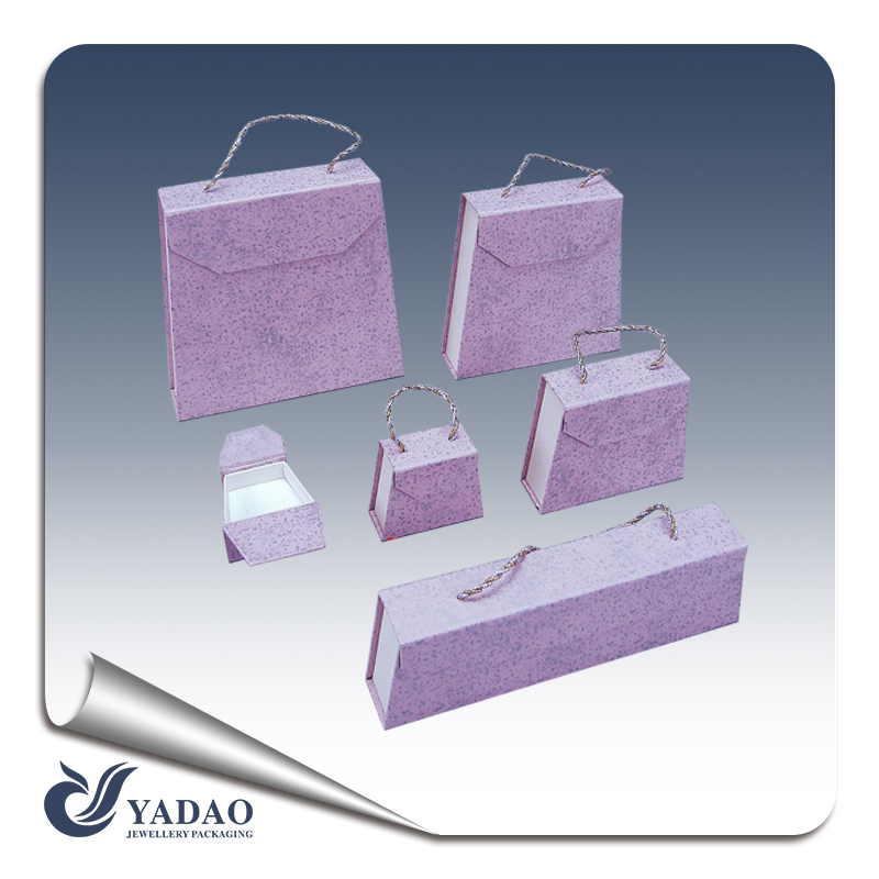 Apuesto papel púrpura Caja fijada con mango bolso caja con diferente tamaño y color adecuado para todo tipo de joyas