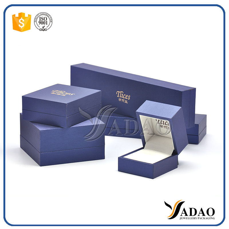 logo imprimé boîtes à bijoux en carton exemples personnalisés libre, emballage cadeau, vente en gros qualité d'affichage de bijoux.