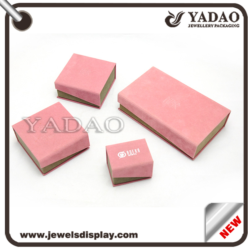 Dulce diseño en sistemas de la caja de color rosa joyería papel para anillos, pendientes, colgantes, pulseras, brazaletes, relojes, collares