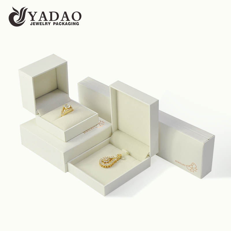Design de caixa de pingente de jóias branco e personalizar caixa de embalagem de jóias com logotipo e colo