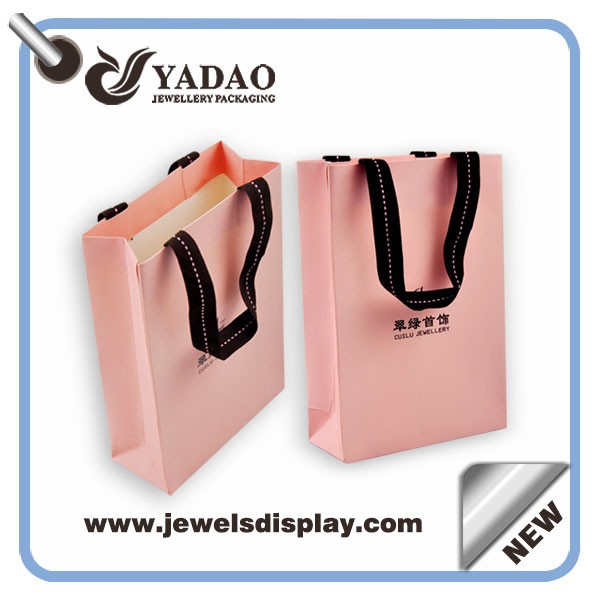 Gros de la Chine usine personnalisés sacs logo rose pour les bijoux et cosmétiques emballage papier rose sac à main