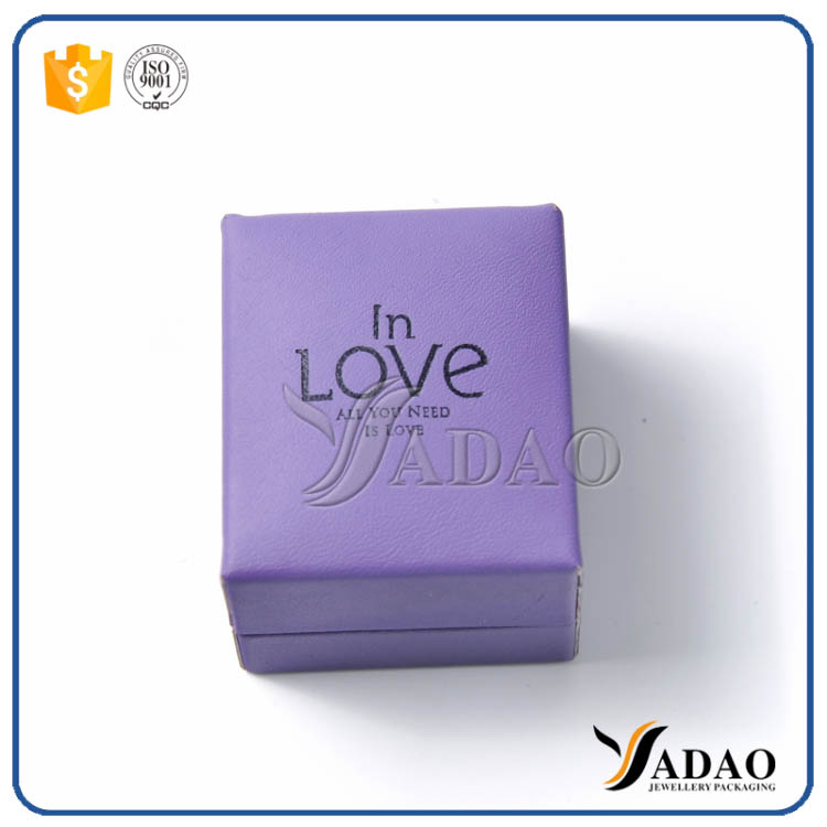 Plástico de sellado en caliente de encargo hermoso al por mayor del logotipo con cuero / terciopelo / caja de papel para joyas de Yadao
