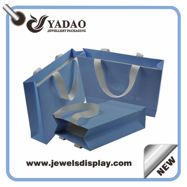 bolsas de la compra azul del logotipo de encargo al por mayor de la joyería y embalaje cosmético del bolso de regalo de papel fuerte