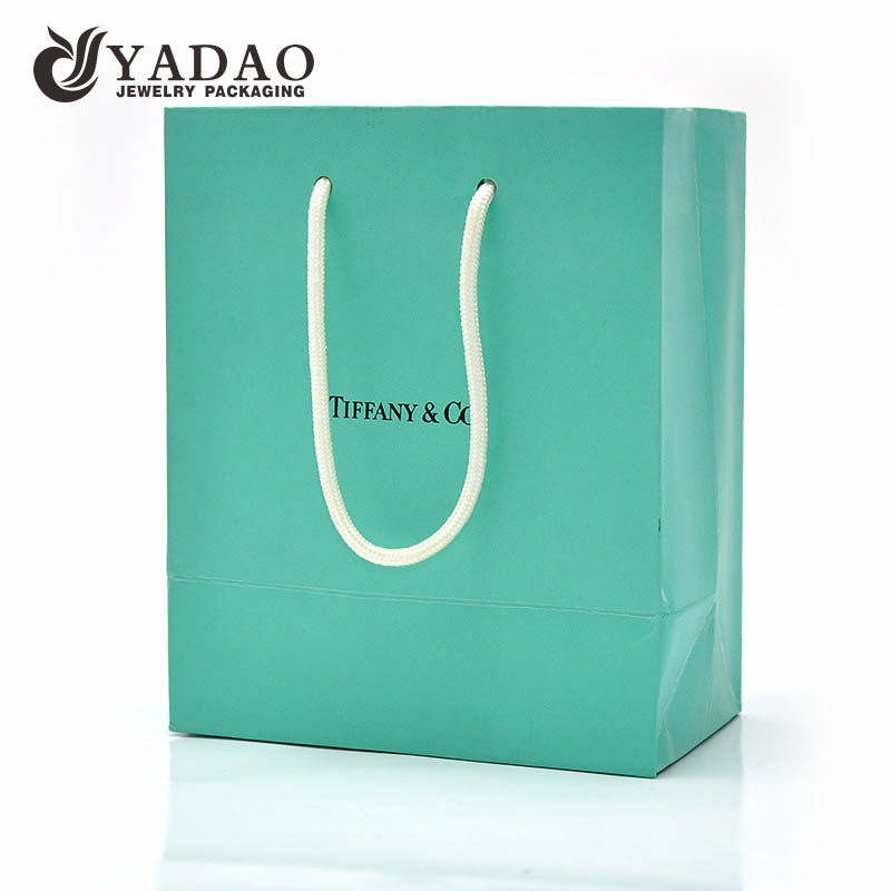 Saco de compras da cor da cor da mola do saco de papel de Yadao CMYK para o saco de empacotamento da jóia do presente com o punho branco da corda