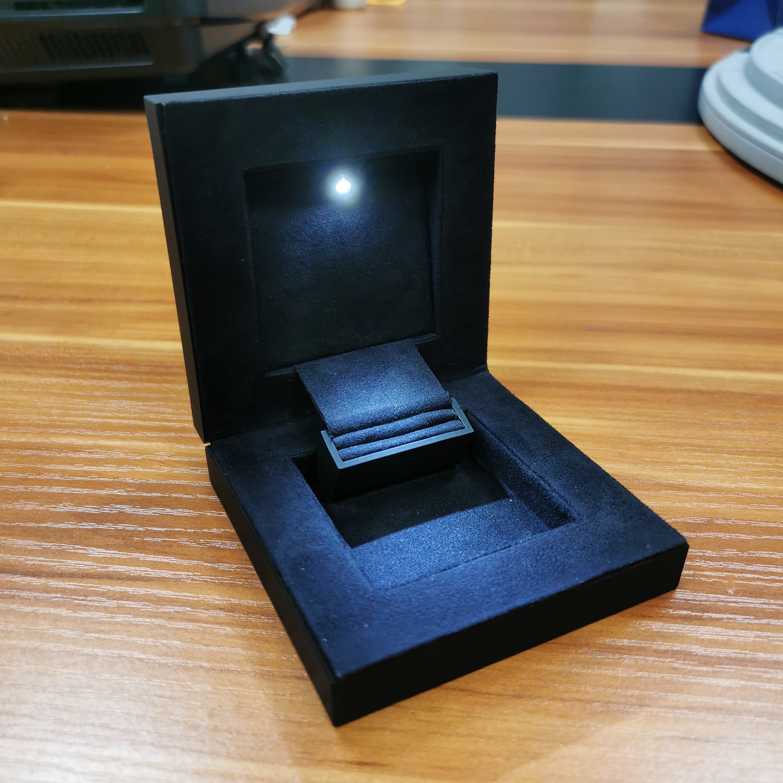 Yadao Custom Lacquer Jewelry Box LED Ring Box Caja de luz
