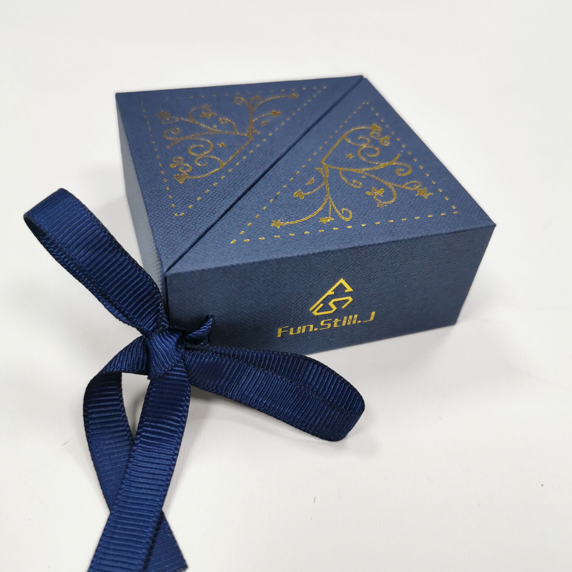 Yadao Customize Blue Sponge Paper Box with Ribbon 