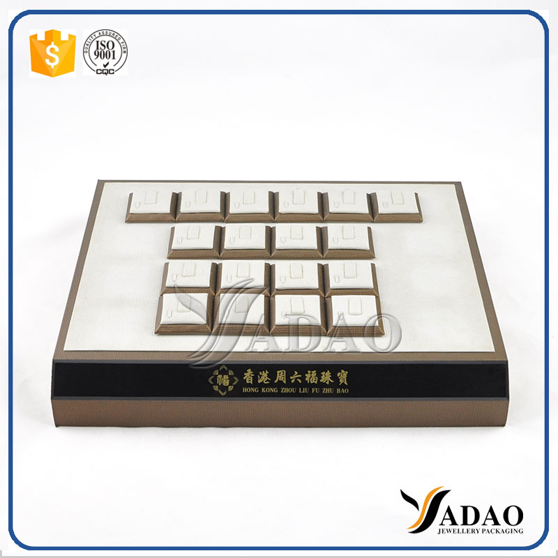 Yadao εργοστάσιο τιμή προσαρμόσετε ελεύθερο λογότυπο χονδρικής δαχτυλίδι OEM ODM ξύλινα καλυμμένα με λινό/δερμάτινα κοσμήματα οθόνη δίσκο καρέ υλικό