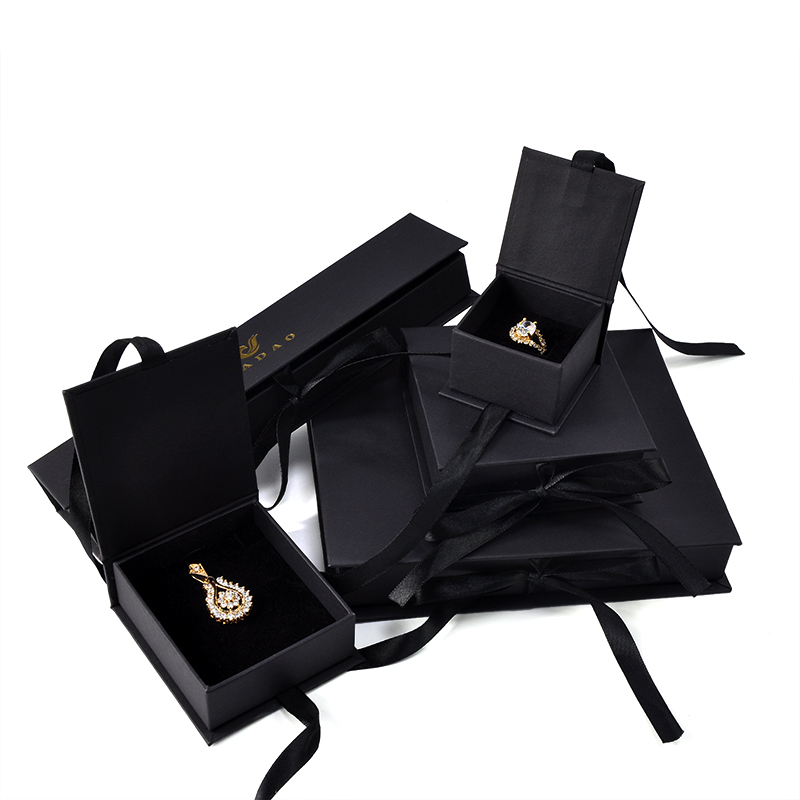 Caja de papel elegante negra de la joyería del logotipo de Yadao Wholesale Custom