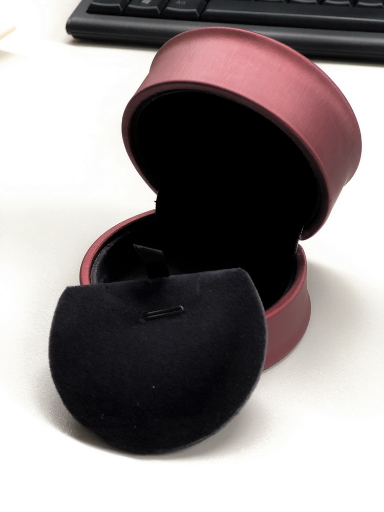 Yadao caixa de jóias circular anel de couro caixa de veludo dentro com logotipo personalizado