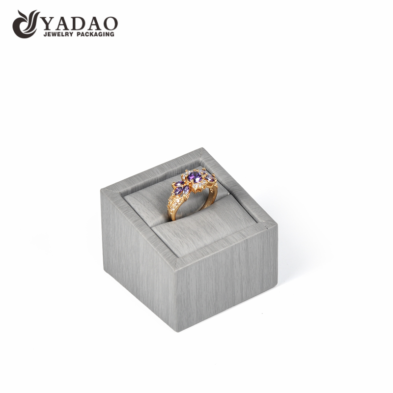Yadao color personalizado estilo anillo exhibición joyería empaquetado de madera anillo hecho a mano soporte de exhibición