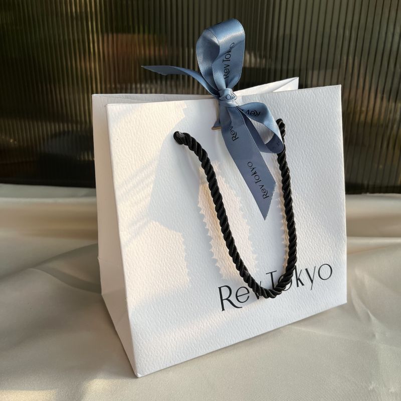 Yadao individuelles Design Tasche Geschenkverpackung einkaufen Papiertüte mit Seil Griff und blauer Band auf der Mitte