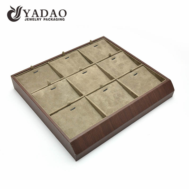 Vassoio dell'orecchino della collana del vassoio del ciondolo di legno personalizzato di Yadao con cuscinetto mobile per il display dei gioielli