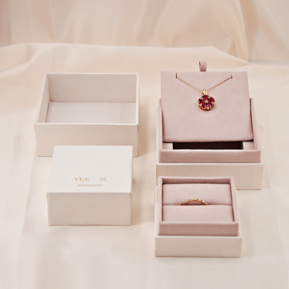 Яд настройка Jewelry Box Box Paper Material Box в самой популярной обнаженной микрофибке для вставки