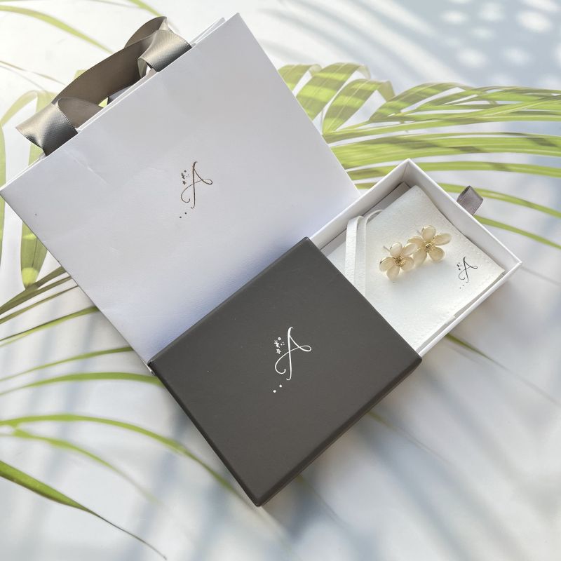 Yadao personalizado embalagem de jóias conjunto com uma caixa de gaveta cinza malote de microfiber e um saco de papel branco