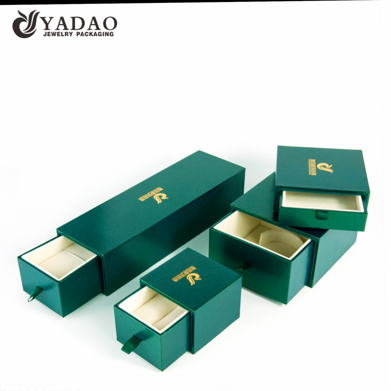 Yadao صندوق مجوهرات فاخر درج بلاستيكي صندوق هدايا عيد الميلاد صندوق أخضر اللون مع شعار مخصص مطبوع