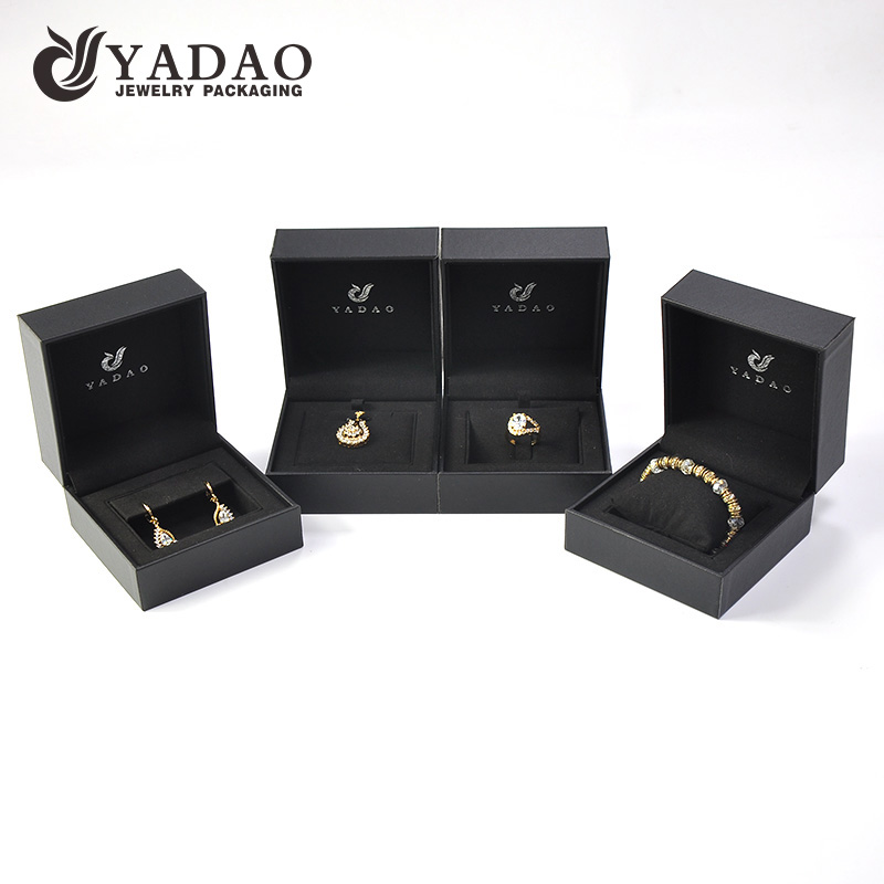 Yadao luxury jewelry plastic box in cool balck color with EVA lining and moveable pad