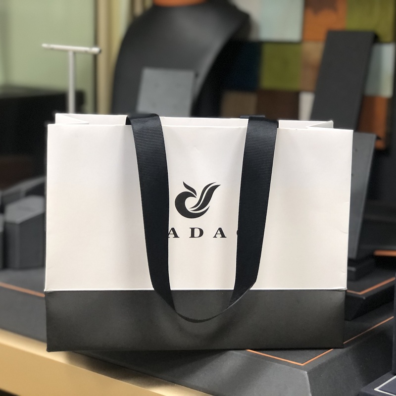 Sacchetto di carta da stampa Yadao borsa con logo personalizzato borsa con manico in nastro sacchetto di imballaggio regalo