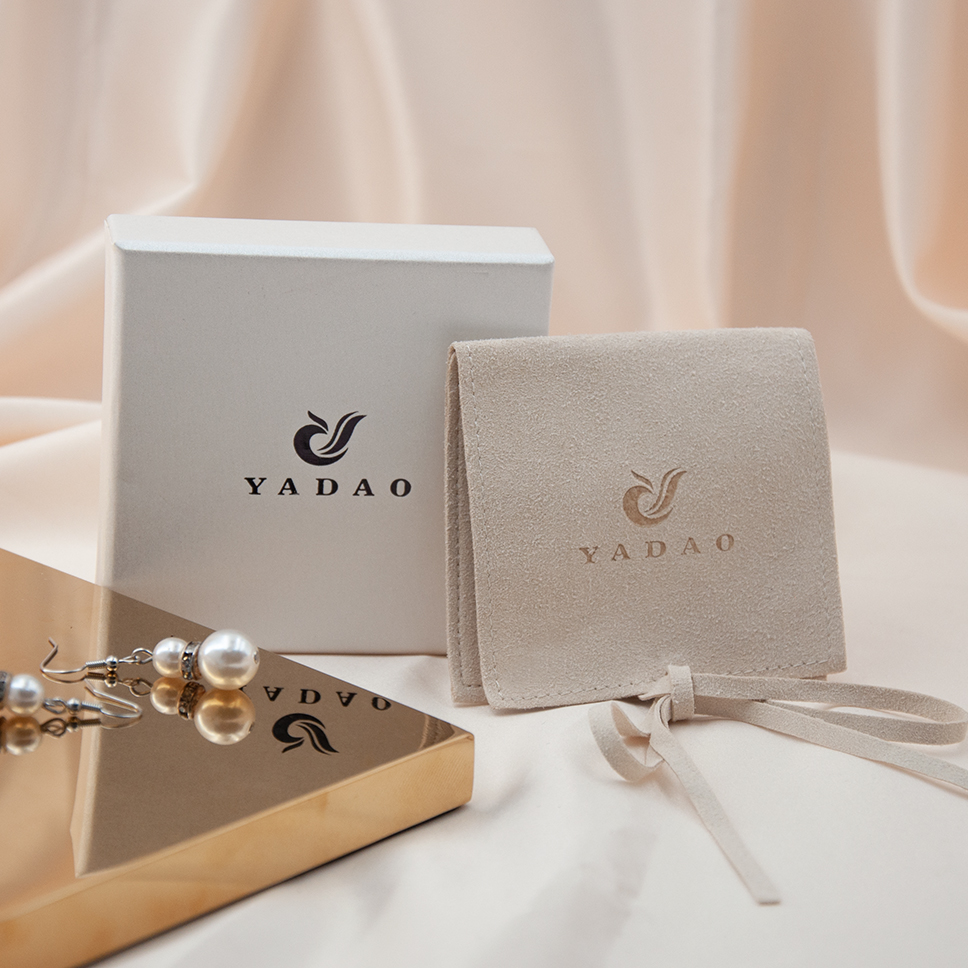 Yadao Topsale Jewelry Packagingカスタマイズされた引き出し紙箱、マイクロファイバーポーチインサート付きブランドロゴ付きの挿入