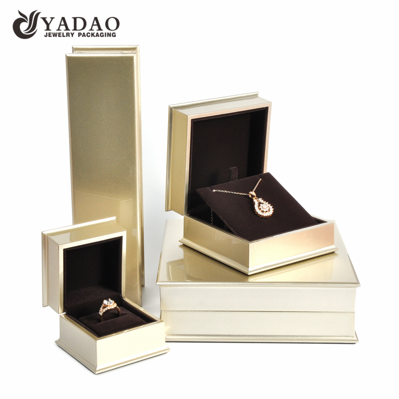 Yadao wholesale plastic box luxury golden printing color box jewelry packaging box with different insert