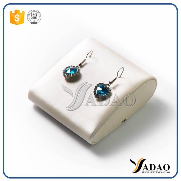 beautiful custom delicate small but nicety water shape MOQ wholesale earring dsiplay stands