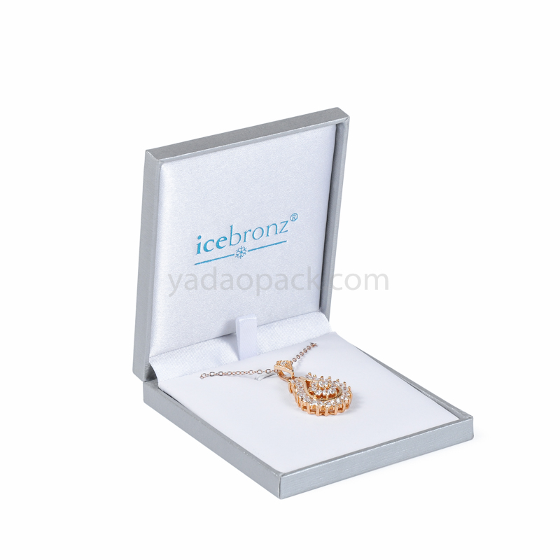 customize thin plastic jewelry box packaging pendant box flat mini pendant gift box