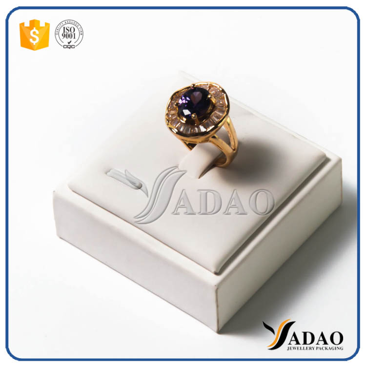 Precioso delicado precio de fábrica personalizado hecho a mano de buena calidad soportes de exhibición de joyería para anillos