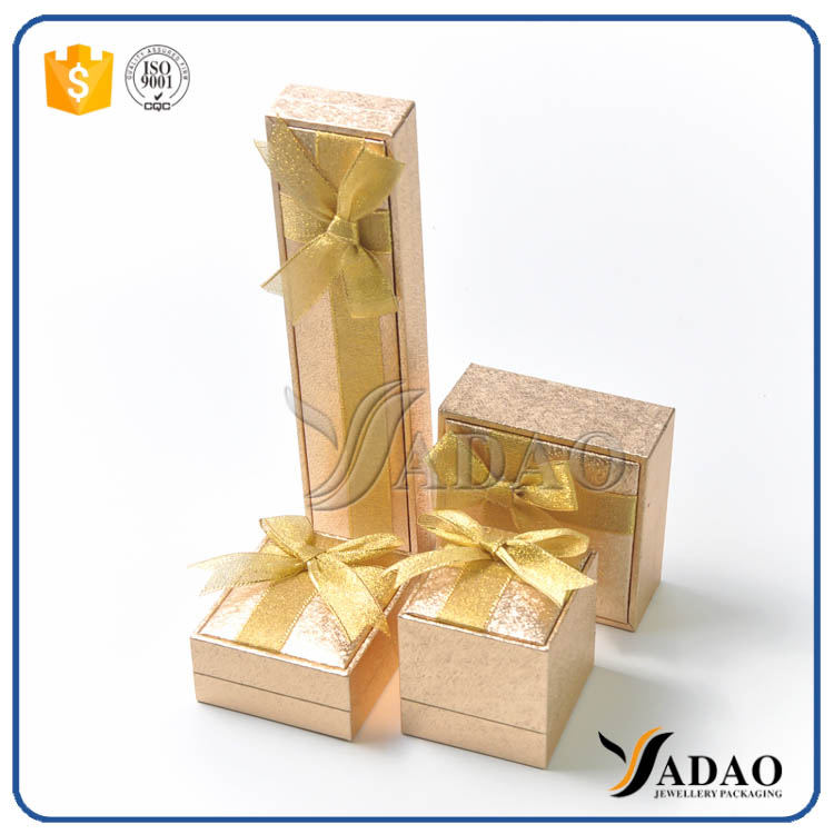 ecologicamente correto, reciclável, econômico, especialmente projetado para atacado de plástico revestido com caixa de embalagem de joias de papel extravagante de cor dourada