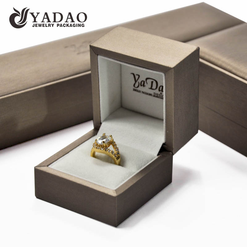 Caja de joyería plástica al por mayor disponible al por mayor elegante del ODM del OEM designable de moda fina para el embalaje de la plata del diamante