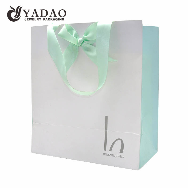 Saco de papel para impressão Yadao, embalagem de joias, sacola de compras, sacola de presente em três cores com impressão em fita com alça e fecho