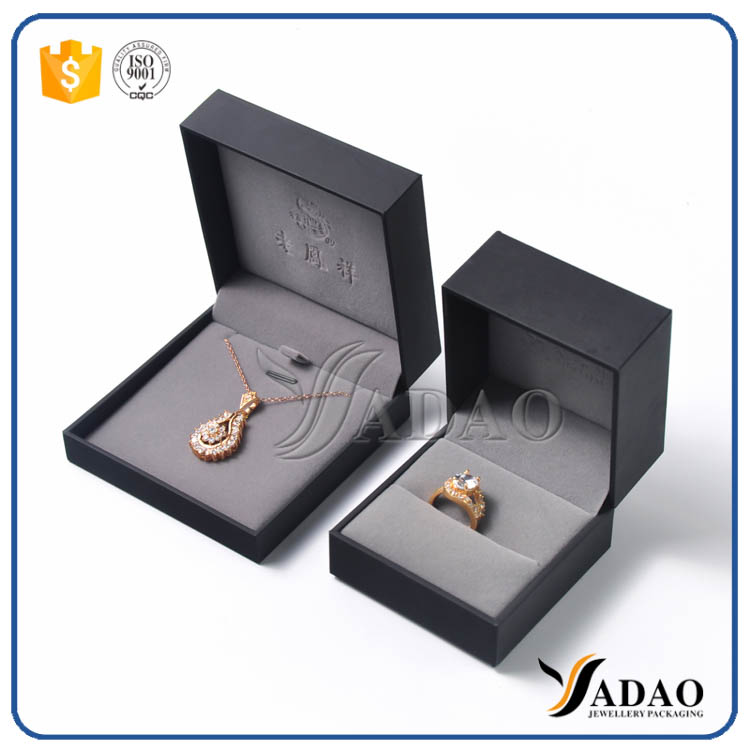 High-End empfindlichen MOQ Großhandel portabl hübschen PU-Leder Kunststoff mit Samt Innenkern für Juwelen wie Anhänger / Ring