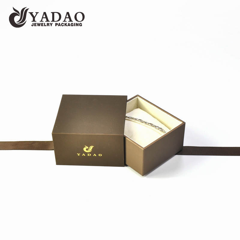 Boîte à bijoux en plastique de finition de haute qualité tiroir oreiller bracelet montre boîte d'emballage avec ruban cravate